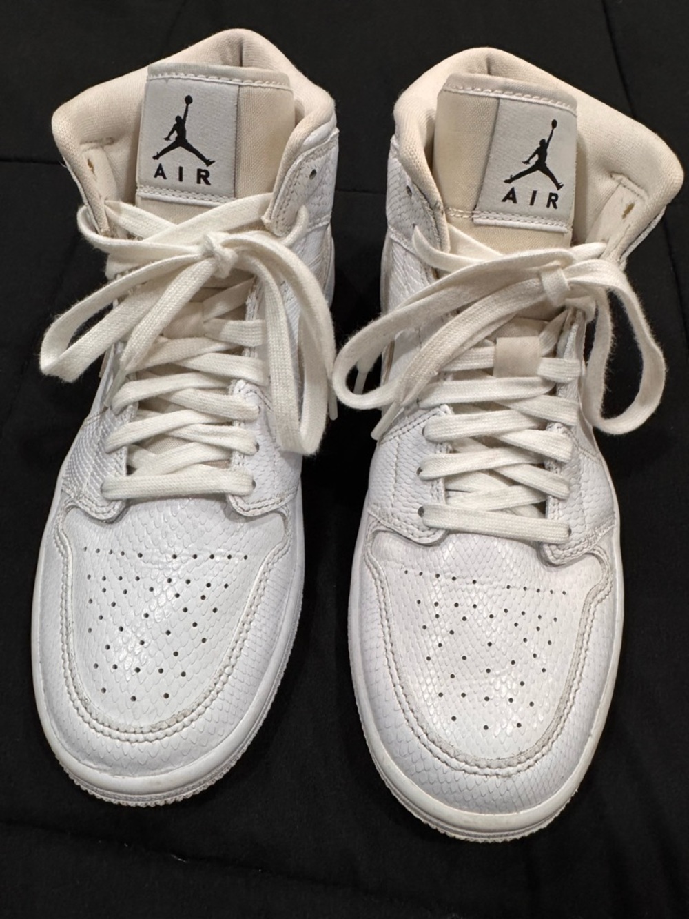 Nike Air Jordan 1 Mid Triple White Snakeskin BQ6472-110 Women’s Size 8